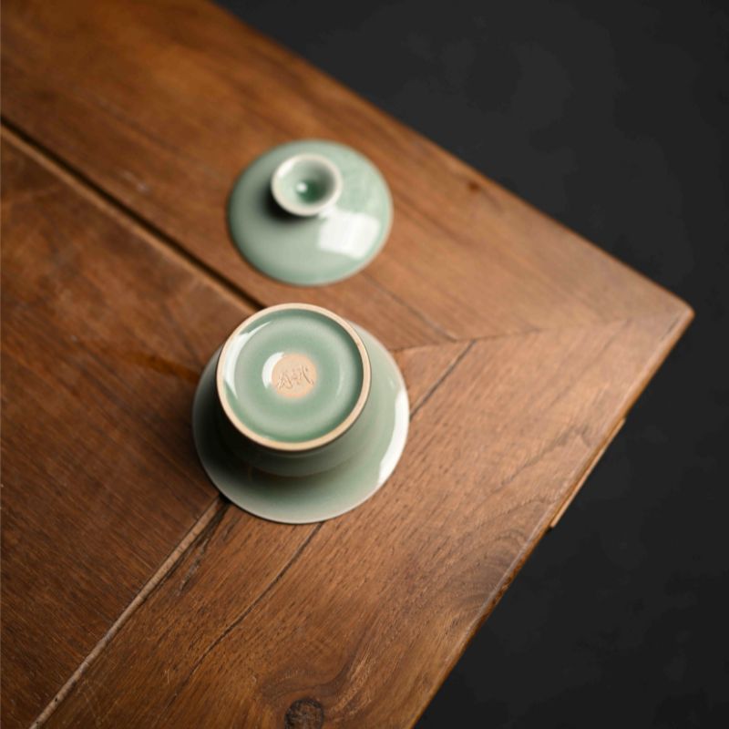 "Xinlan"Celadoner Plum Green Glaze Hat Bowl Smell Cup