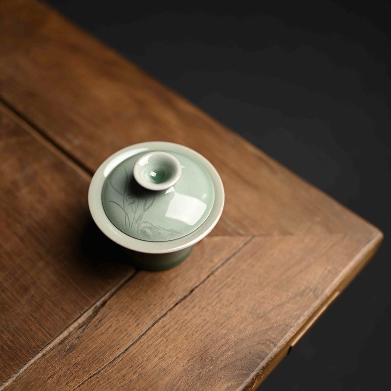 "Xinlan"Celadoner Plum Green Glaze Hat Bowl Smell Cup