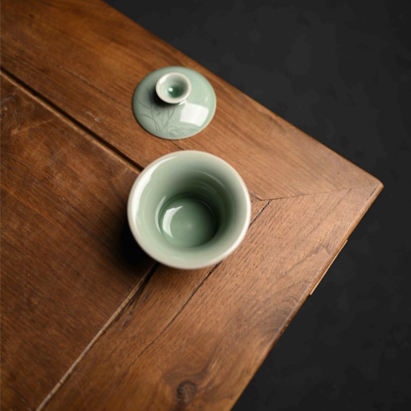 "Xinlan"Celadoner Plum Green Glaze Hat Bowl Smell Cup