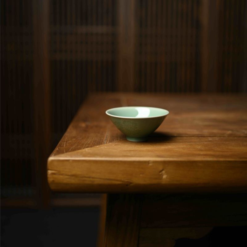 ”Yong Ju”Celadoner Plum Green Glaze Hat Bowl Cup Portraying Yongju