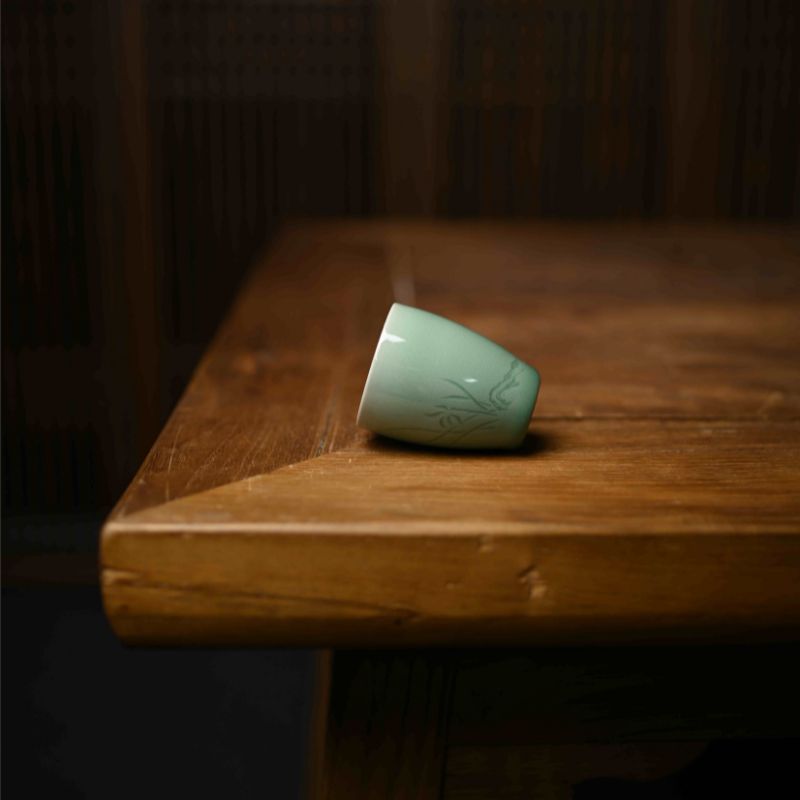"Xinlan"Celadoner Plum Green Glaze Hat Bowl Smell Cup