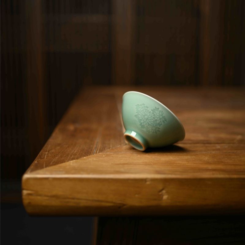 ”Yong Ju”Celadoner Plum Green Glaze Hat Bowl Cup Portraying Yongju