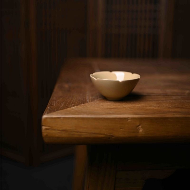 "Petal Bowl” Celadoner Beige Glaze Petal Bowl