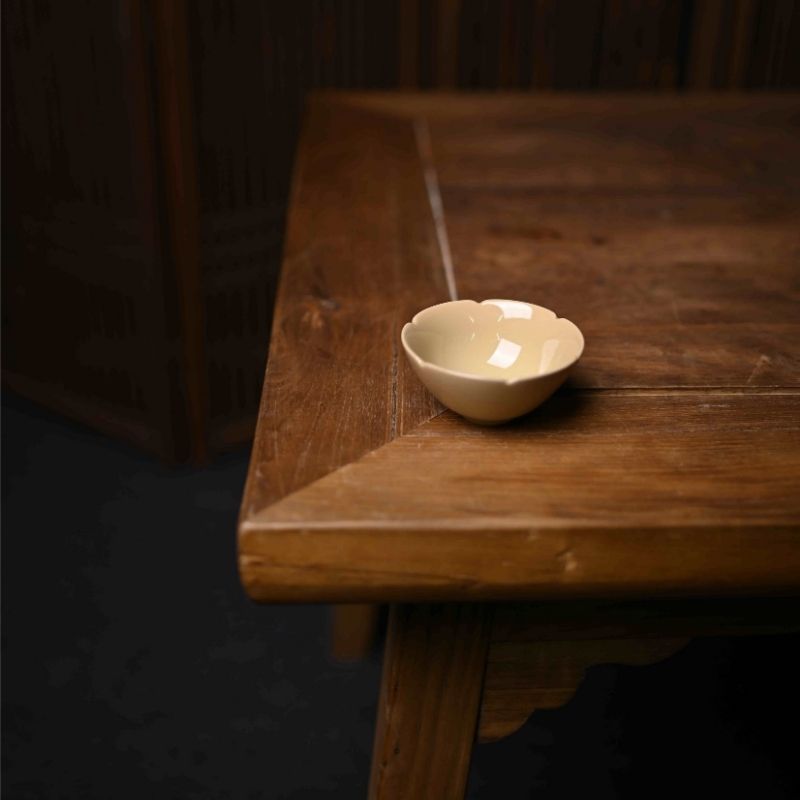 "Petal Bowl” Celadoner Beige Glaze Petal Bowl