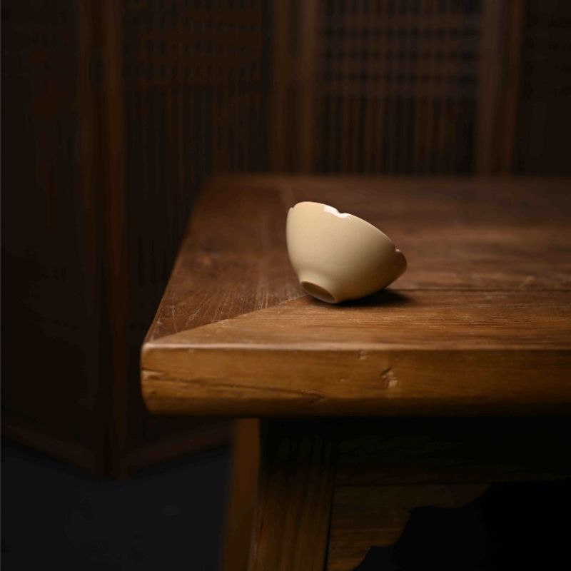 "Petal Bowl” Celadoner Beige Glaze Petal Bowl