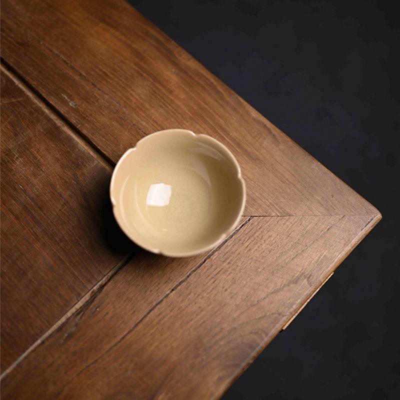 "Petal Bowl” Celadoner Beige Glaze Petal Bowl