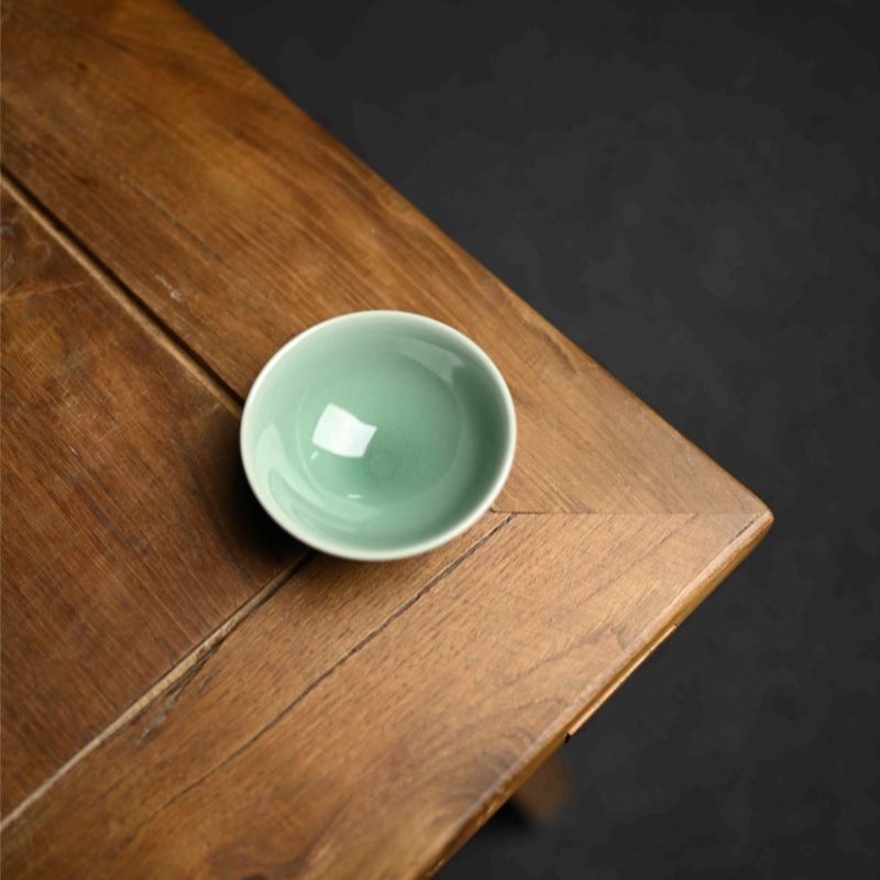 ”Yong Ju”Celadoner Plum Green Glaze Hat Bowl Cup Portraying Yongju