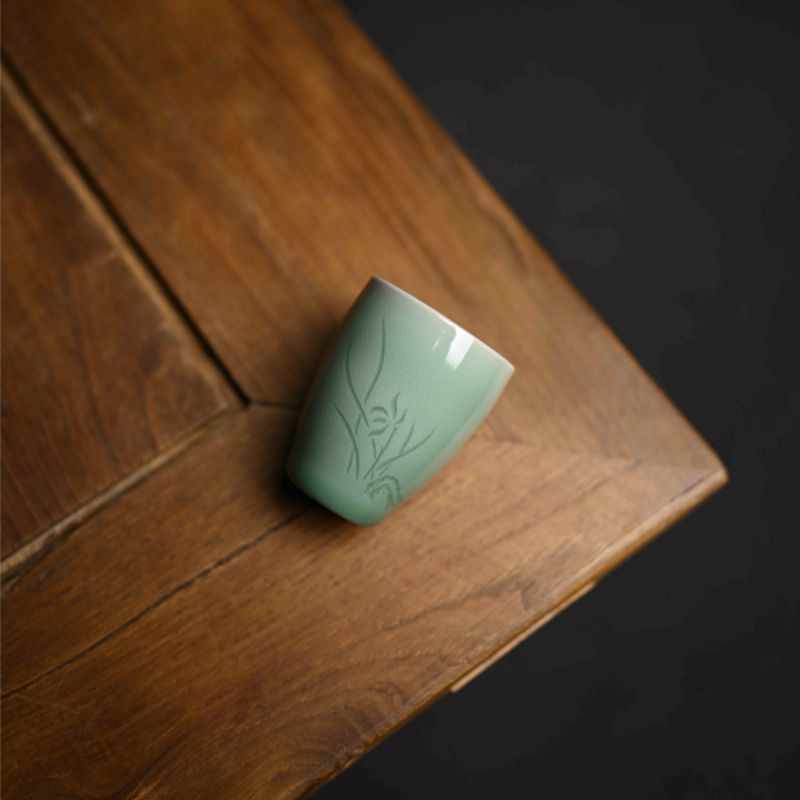 "Xinlan"Celadoner Plum Green Glaze Hat Bowl Smell Cup