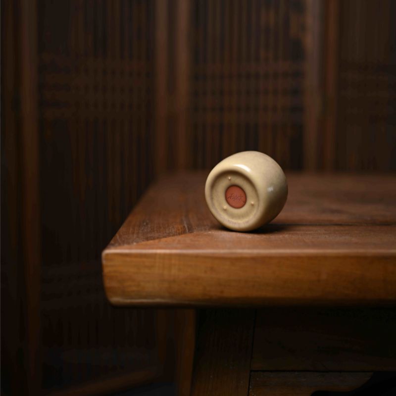 ‘’Beige Glaze‘’ Celadoner Wrench Cup Engraved pattern