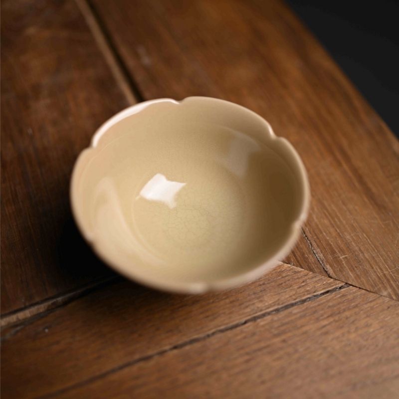 "Petal Bowl” Celadoner Beige Glaze Petal Bowl