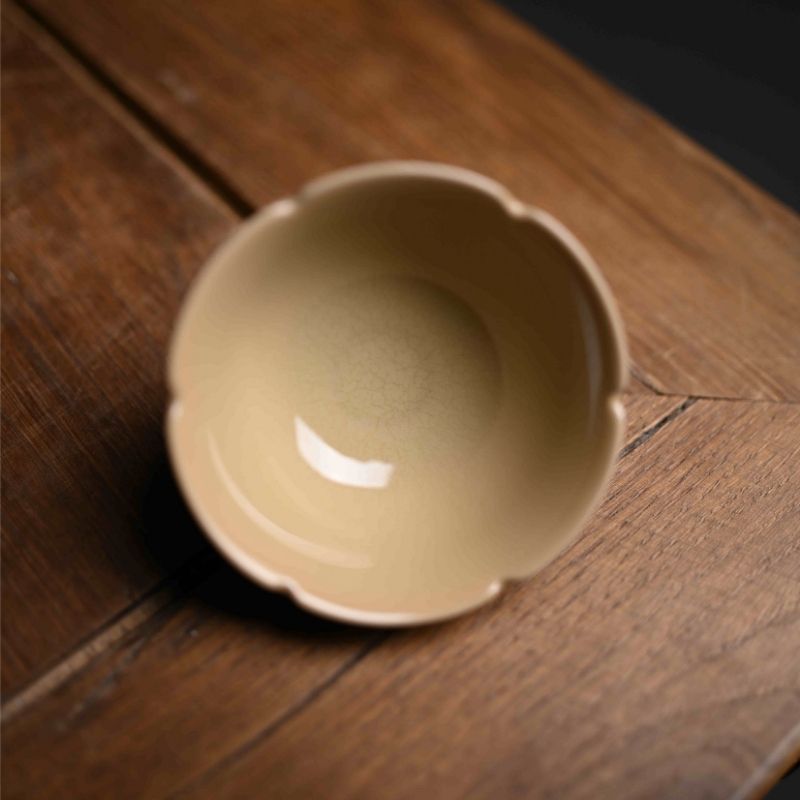 "Petal Bowl” Celadoner Beige Glaze Petal Bowl