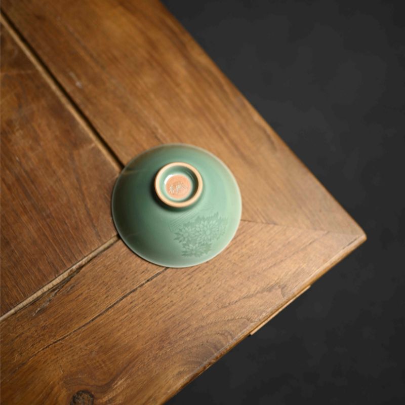 ”Yong Ju”Celadoner Plum Green Glaze Hat Bowl Cup Portraying Yongju