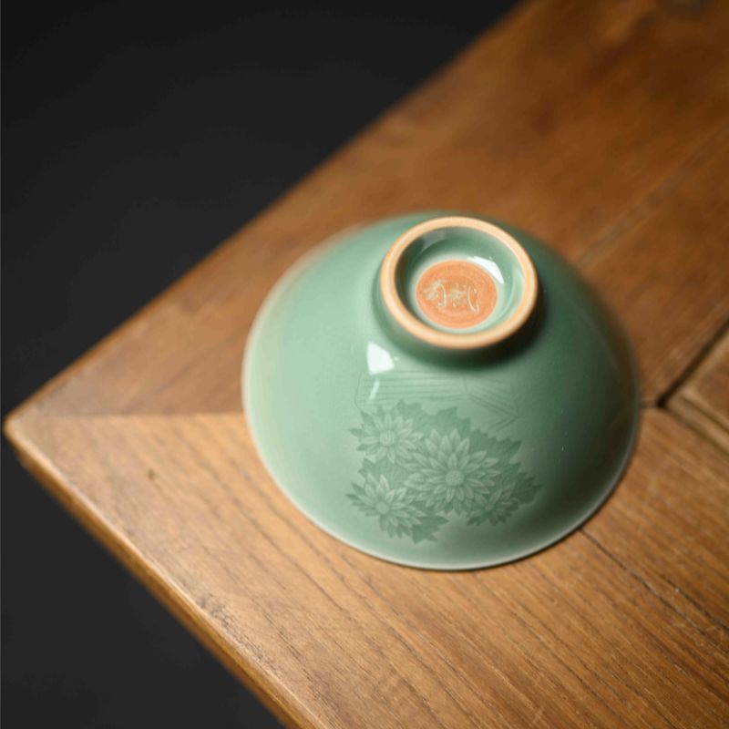 ”Yong Ju”Celadoner Plum Green Glaze Hat Bowl Cup Portraying Yongju