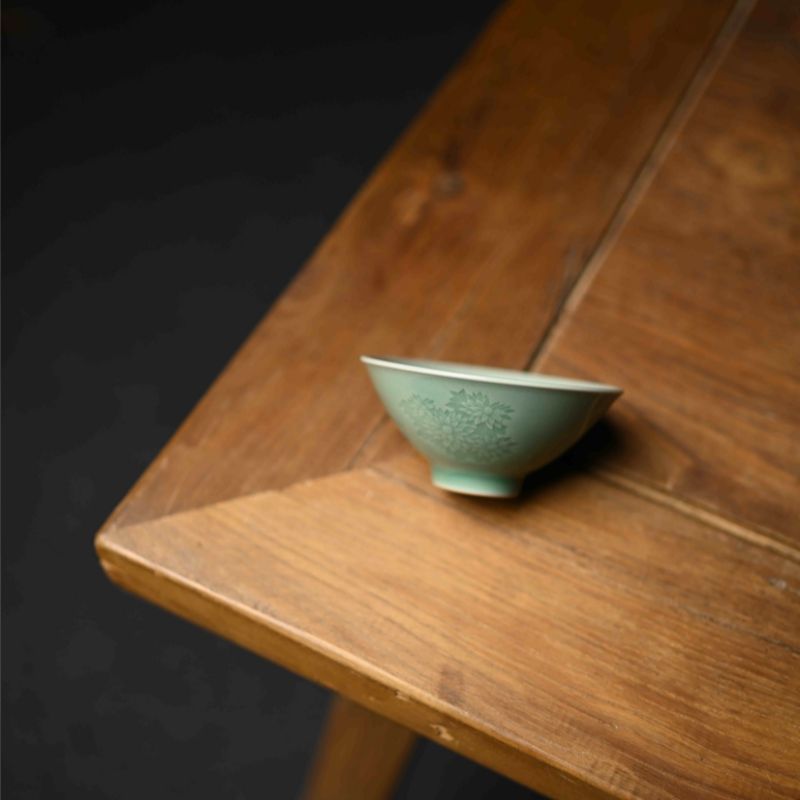 ”Yong Ju”Celadoner Plum Green Glaze Hat Bowl Cup Portraying Yongju