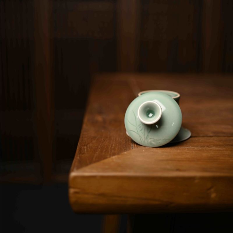 "Xinlan"Celadoner Plum Green Glaze Hat Bowl Smell Cup